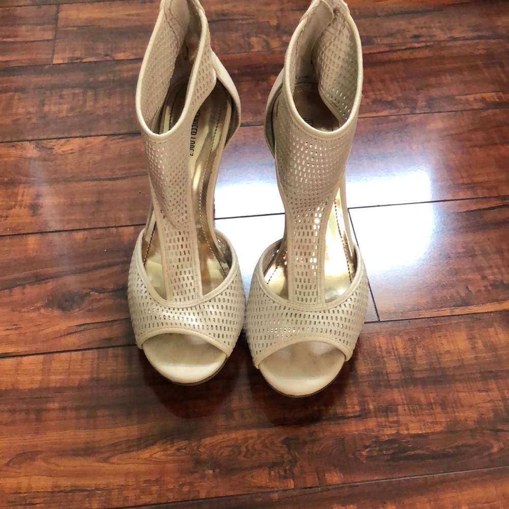 T-strap high-heels